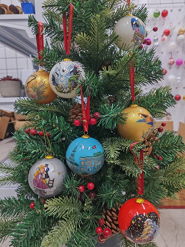 Colorfully Painted Christmas Glass Ball 