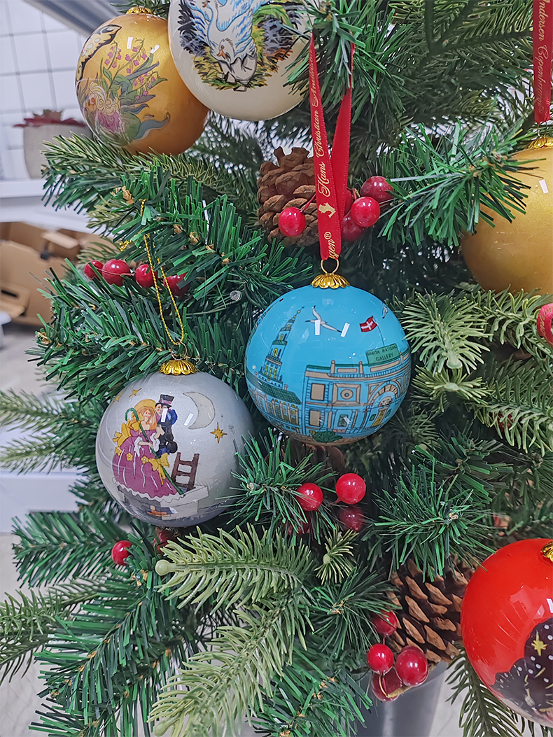 Colorfully Painted Christmas Glass Ball 